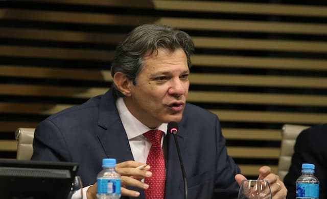 Ibovespa fecha em alta após falas positivas de Haddad