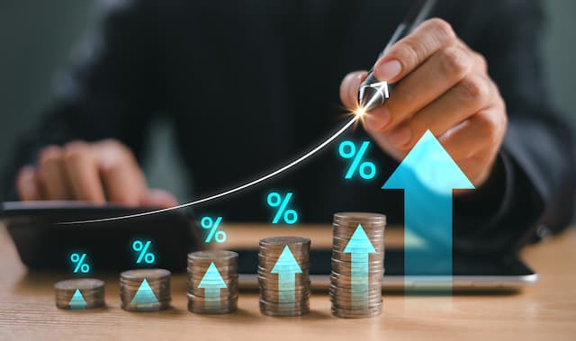 Ibovespa cai 0,84% e Dólar atinge pico histórico amid incertezas fiscais